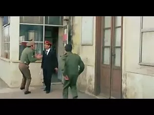दोनों हाथों से सुंदर ...