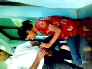 डॉक्टर कोमल, दोहरे ध ...