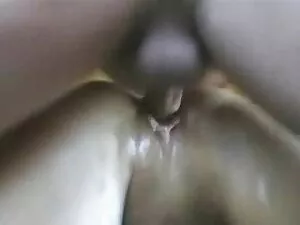 माँ उसके मुंह में अप ...