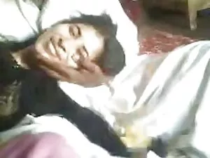 कई लोगों की दुकान मे ...