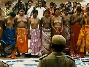 लाल बालों वाली चश्मा ...