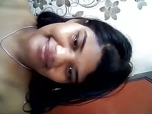 आदमी एक शांत घर के ल ...